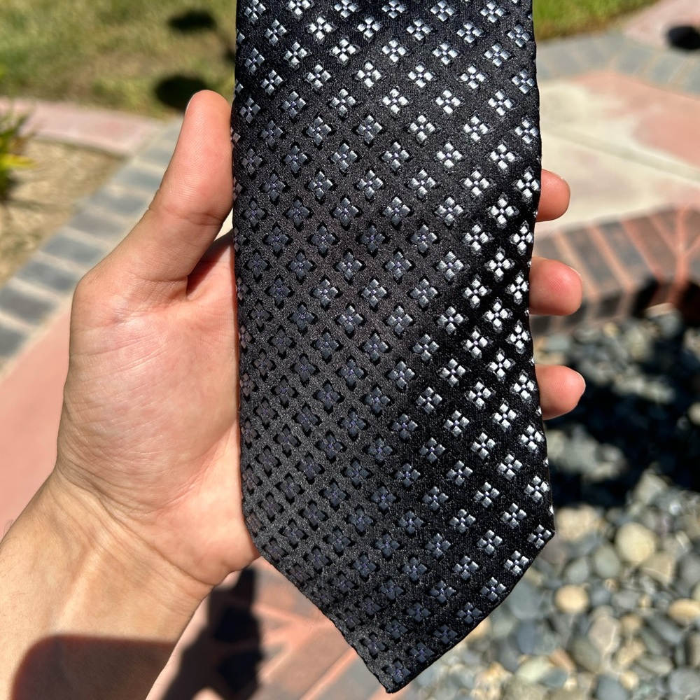 Hugo Boss Black W White Accent 100% Silk Tie